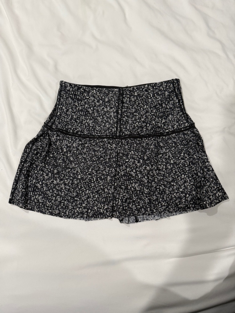 Lululemon tennis skirt floral black white size 2